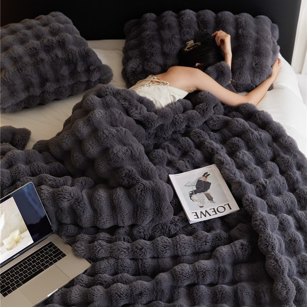 Luxury Bubble Plush Blanket – Ultra Soft & Elegant Throw
