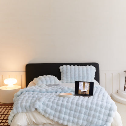 Luxury Bubble Plush Blanket – Ultra Soft & Elegant Throw